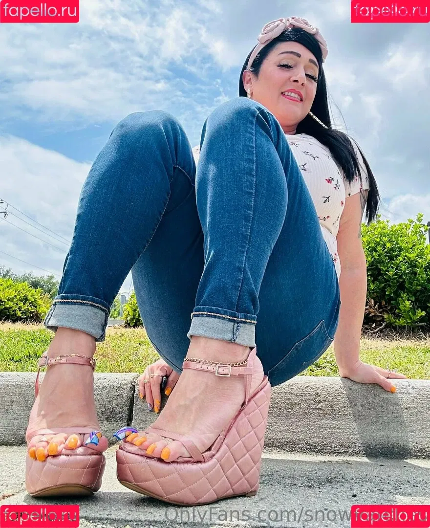 snowyarches Onlyfans Photo Gallery 