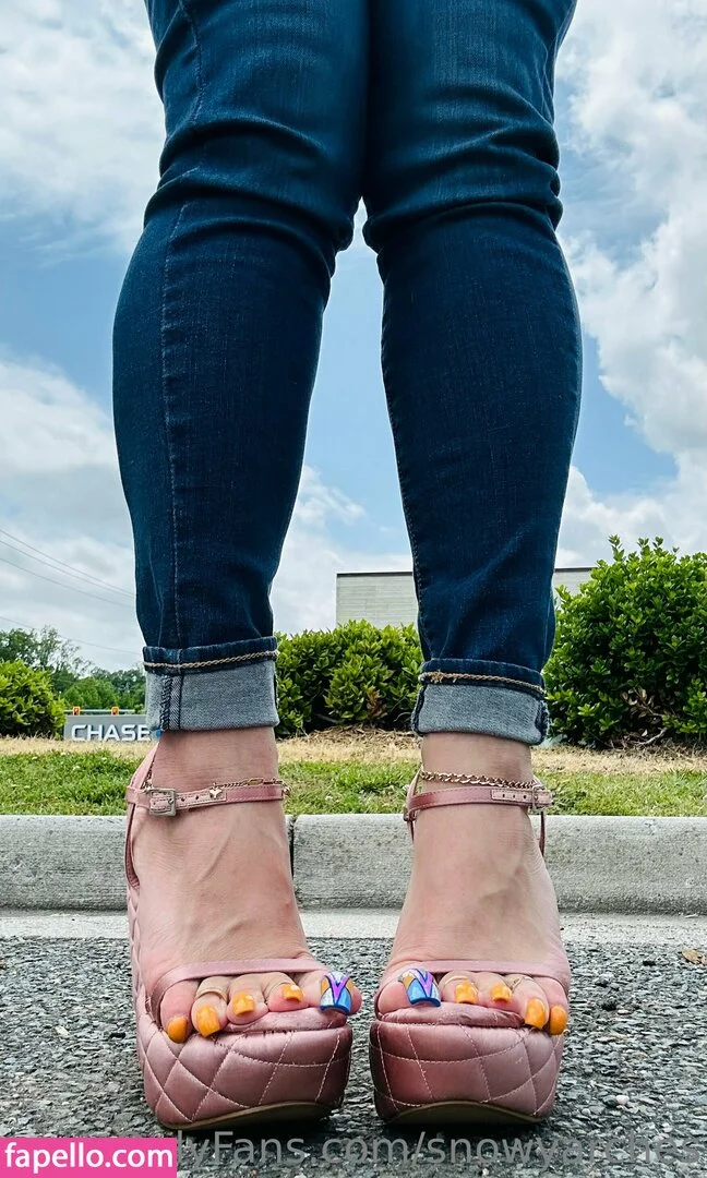 snowyarches Onlyfans Photo Gallery 