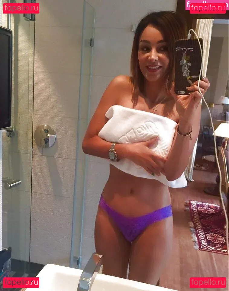 Petitey Onlyfans Photo Gallery 