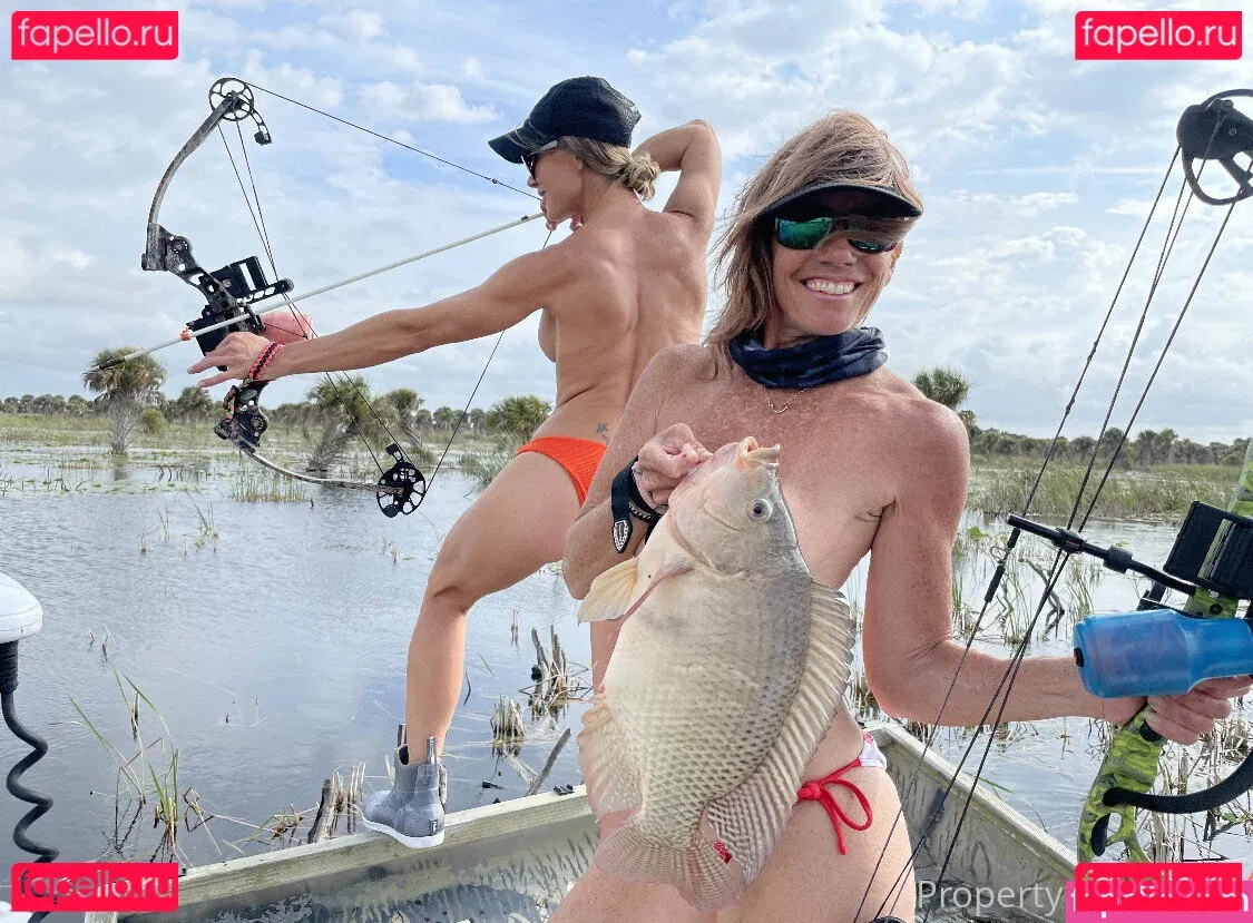 Huntress Jen Onlyfans Photo Gallery 