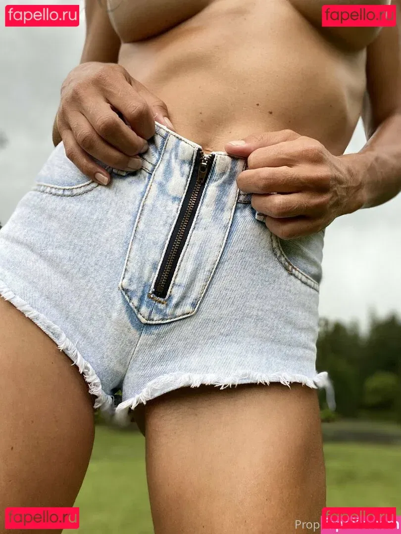 Huntress Jen Onlyfans Photo Gallery 