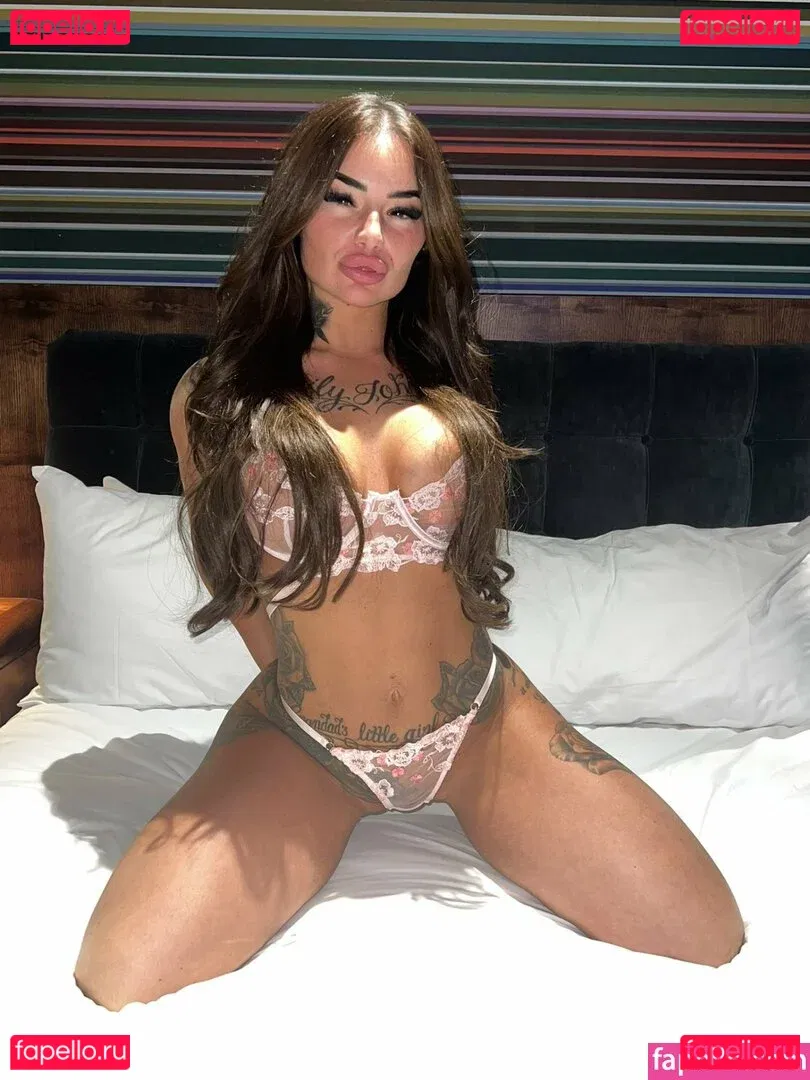 Miakanayuri Onlyfans Photo Gallery 