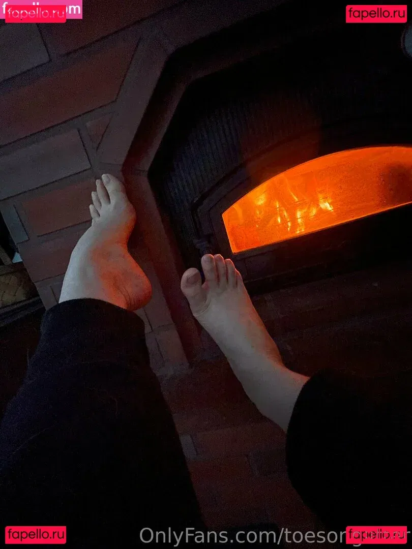 toesonglitter Onlyfans Photo Gallery 