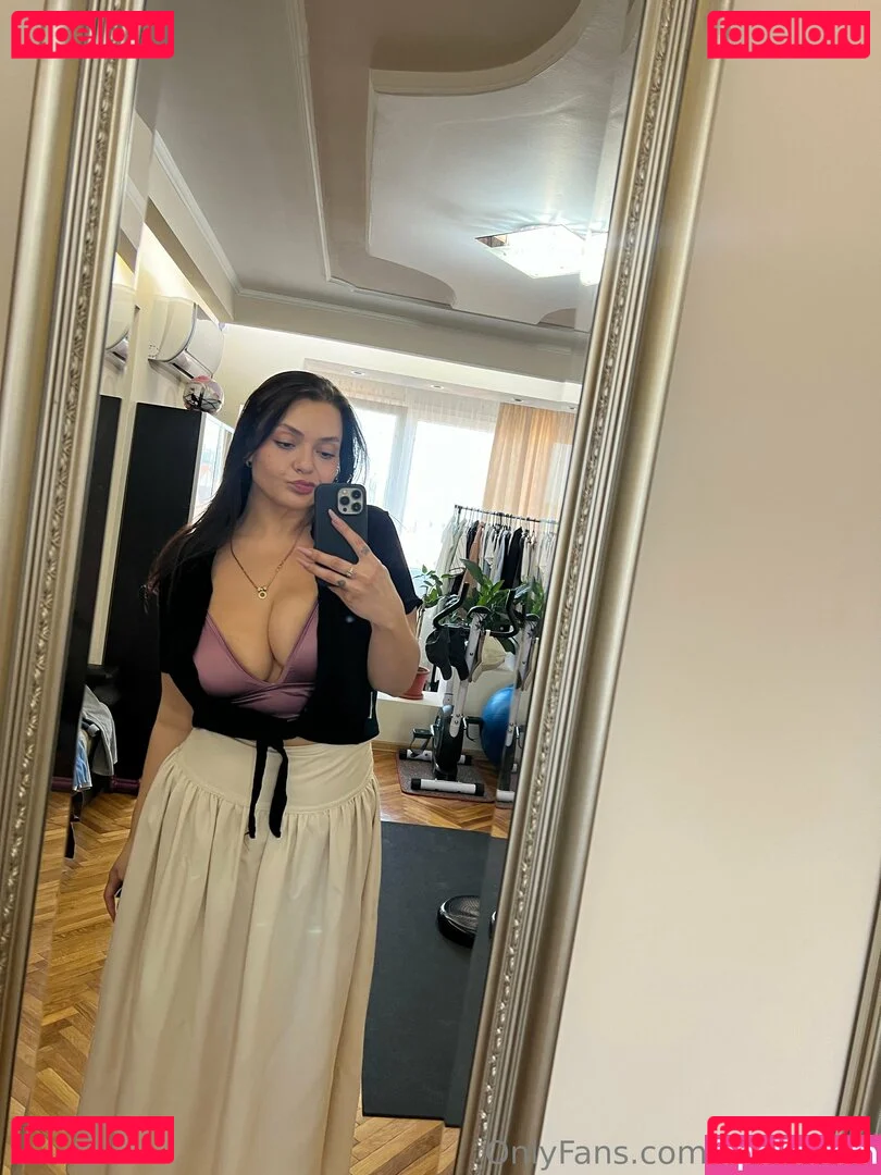 Miabigtits Onlyfans Photo Gallery 