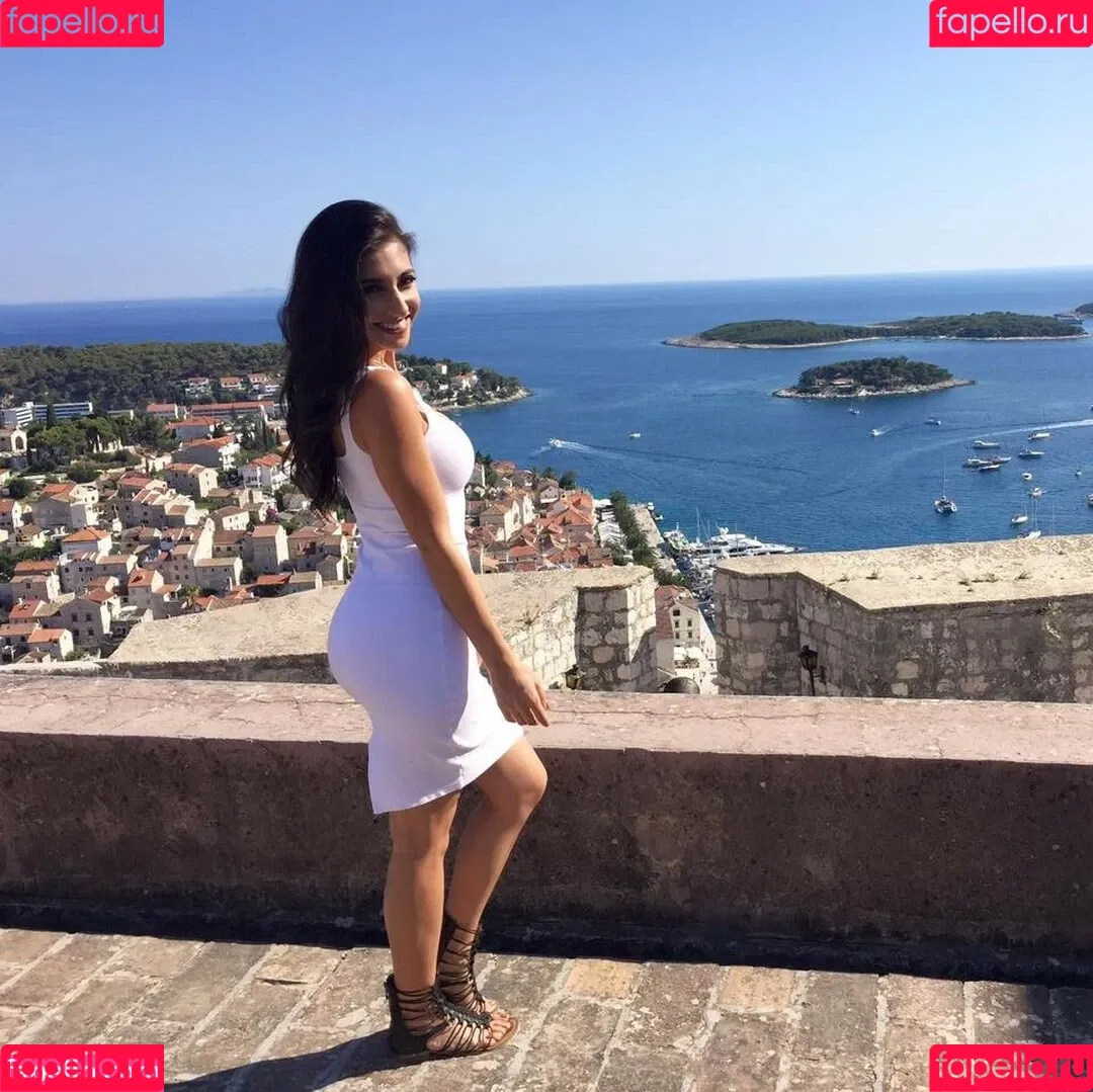 Andrea Helfrich Onlyfans Photo Gallery 