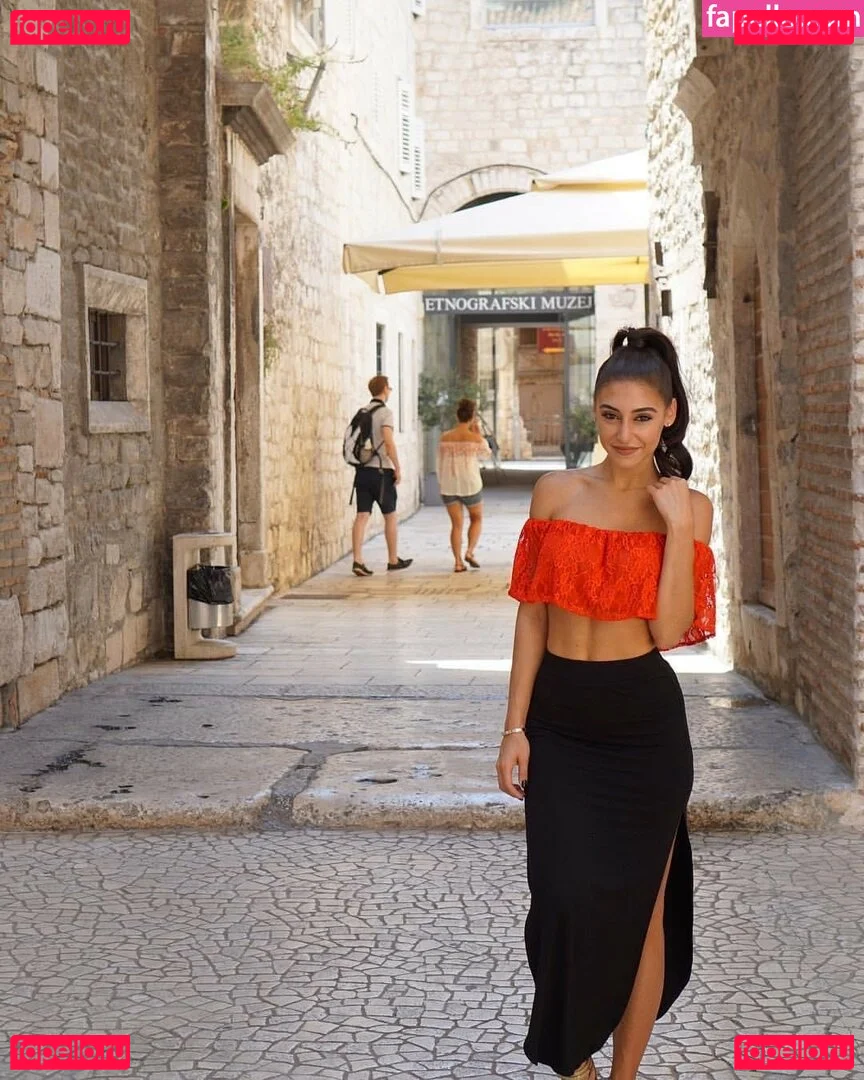 Andrea Helfrich Onlyfans Photo Gallery 