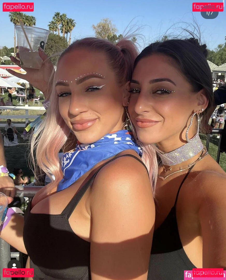 Andrea Helfrich Onlyfans Photo Gallery 