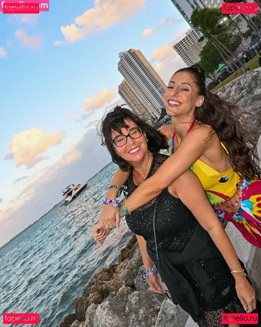 Andrea Helfrich Onlyfans Photo Gallery 