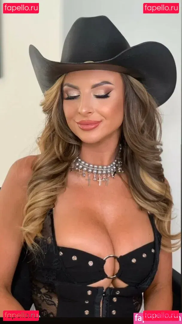 Danni Ellexo Onlyfans Photo Gallery 