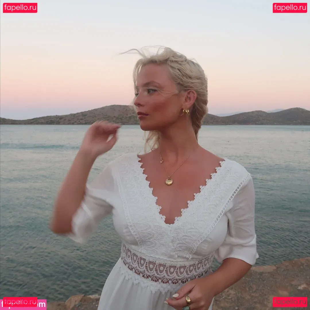 Amelia Eve Gibson Onlyfans Photo Gallery 