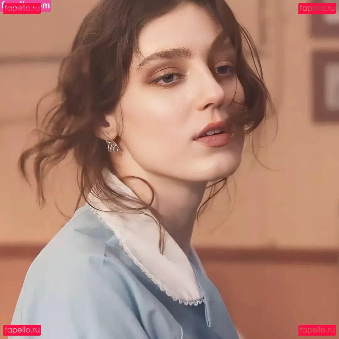 Jasmine van den Bogaerde Onlyfans Photo Gallery 