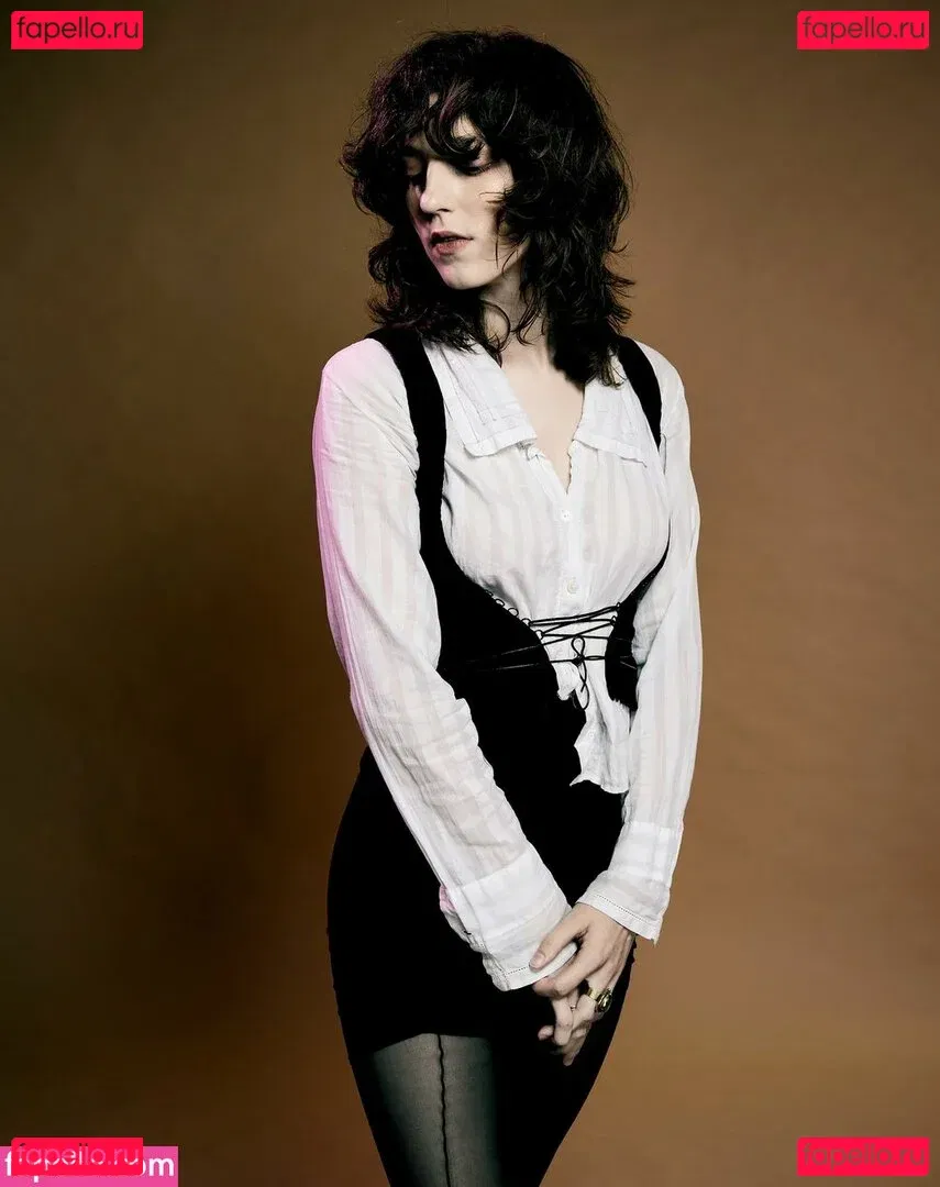 Jasmine van den Bogaerde Onlyfans Photo Gallery 