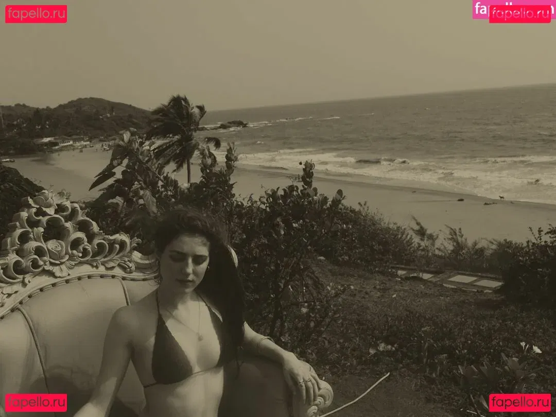 Jasmine van den Bogaerde Onlyfans Photo Gallery 