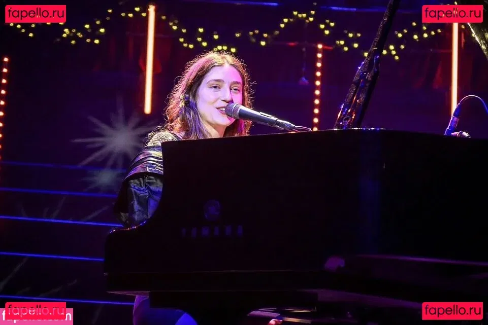 Jasmine van den Bogaerde Onlyfans Photo Gallery 