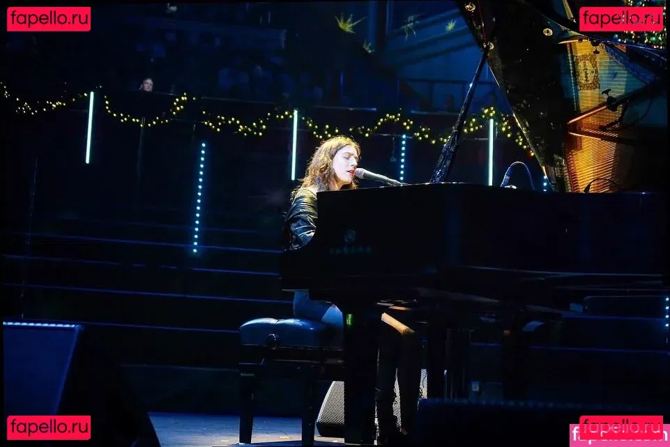 Jasmine van den Bogaerde Onlyfans Photo Gallery 