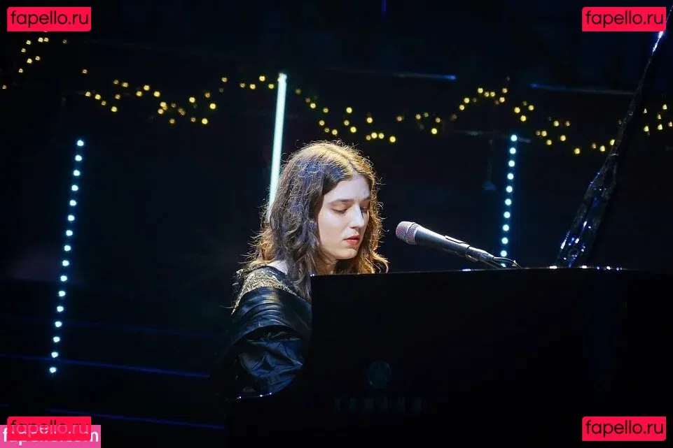 Jasmine van den Bogaerde Onlyfans Photo Gallery 