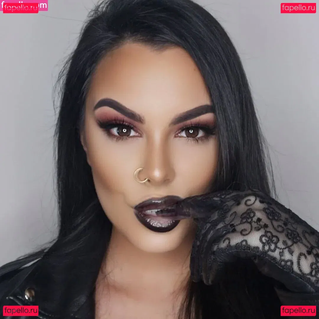 Eye Contact Onlyfans Photo Gallery 