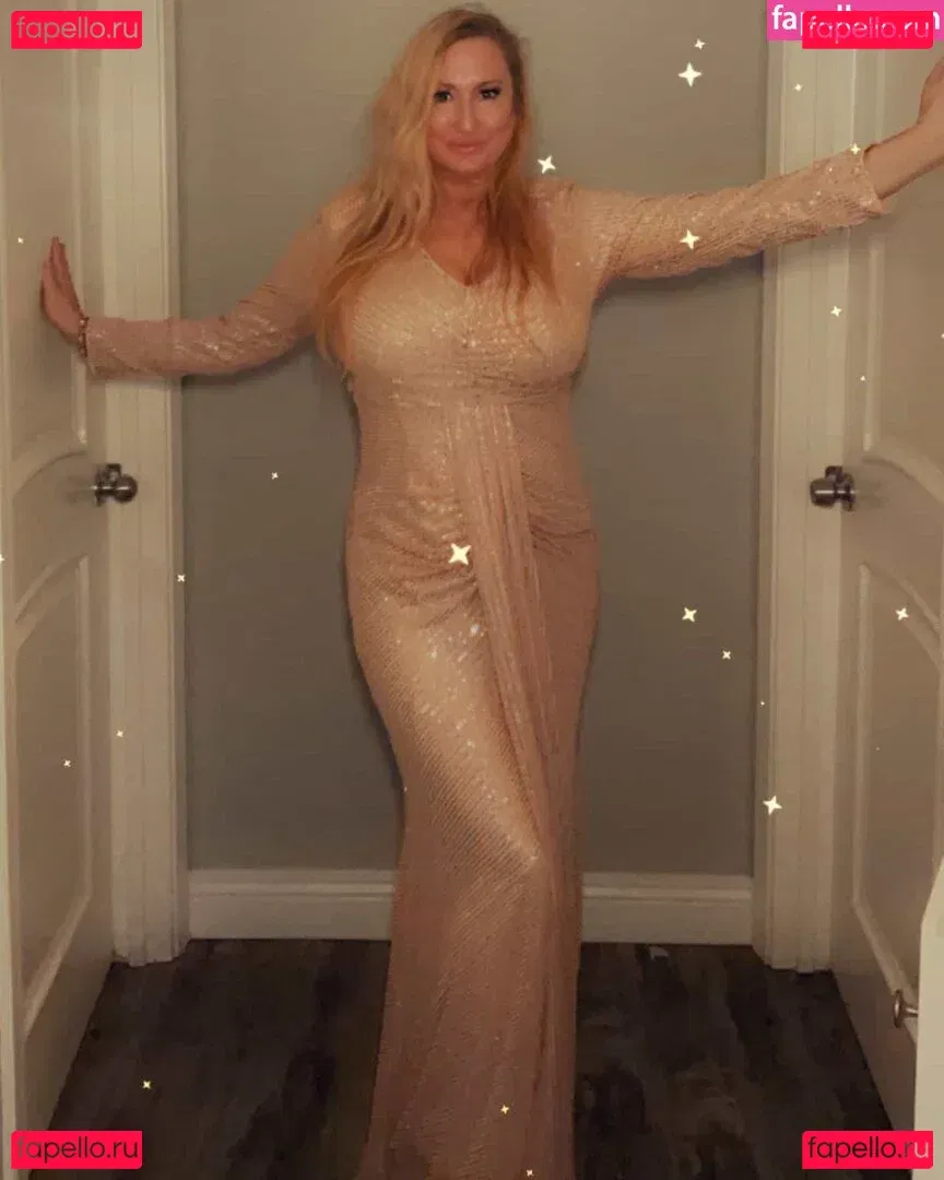 nikkiebigtits Onlyfans Photo Gallery 