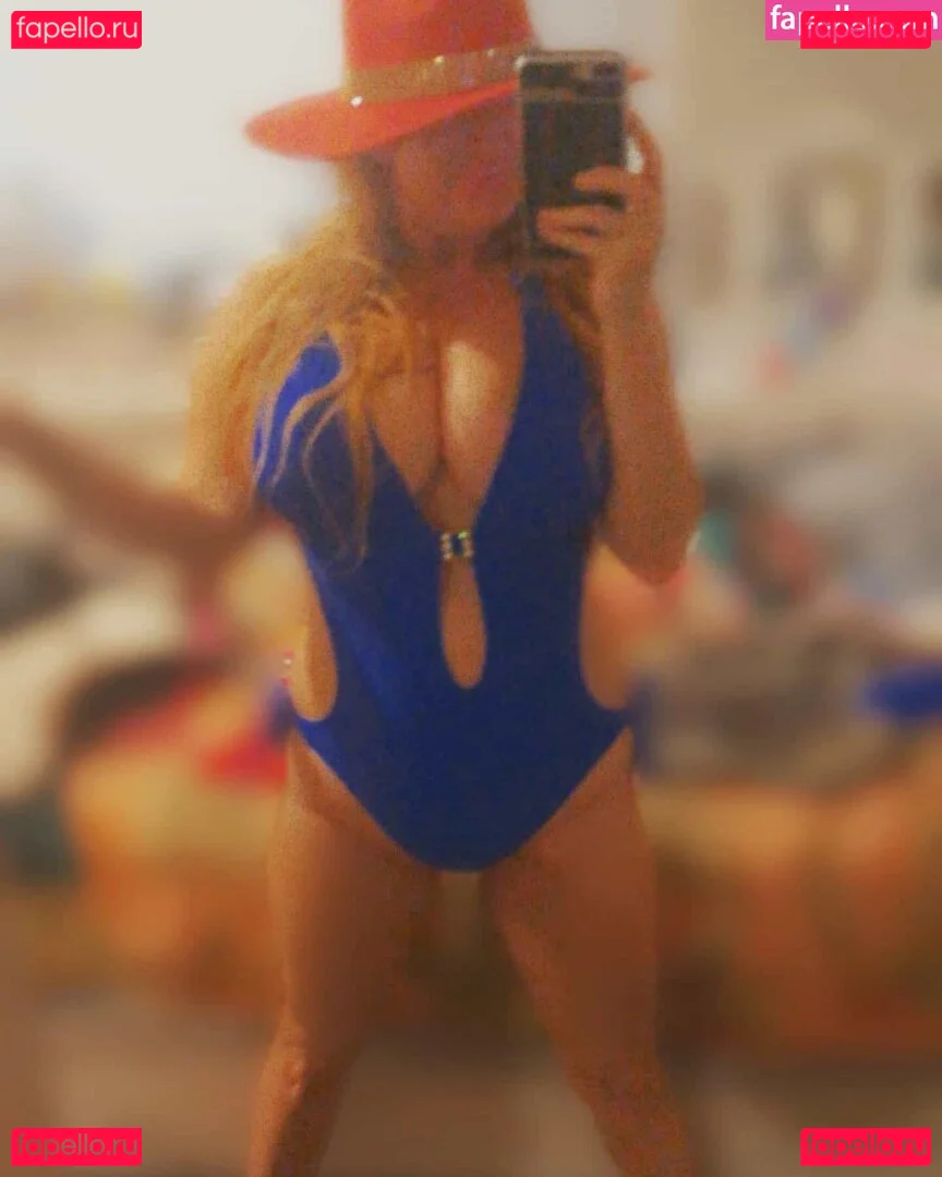 nikkiebigtits Onlyfans Photo Gallery 