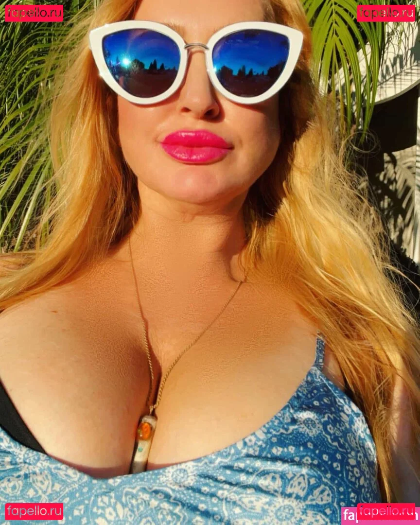 nikkiebigtits Onlyfans Photo Gallery 