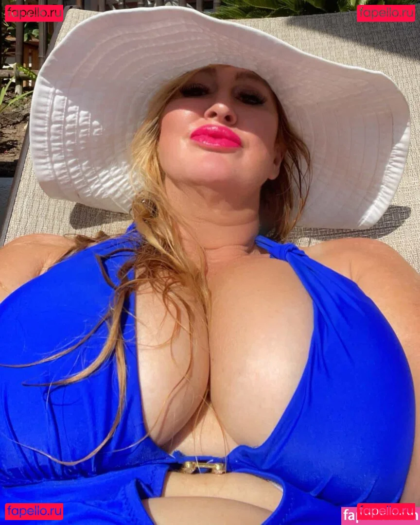 nikkiebigtits Onlyfans Photo Gallery 