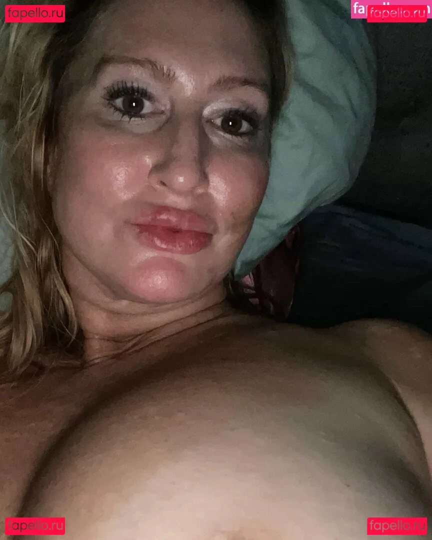 nikkiebigtits Onlyfans Photo Gallery 