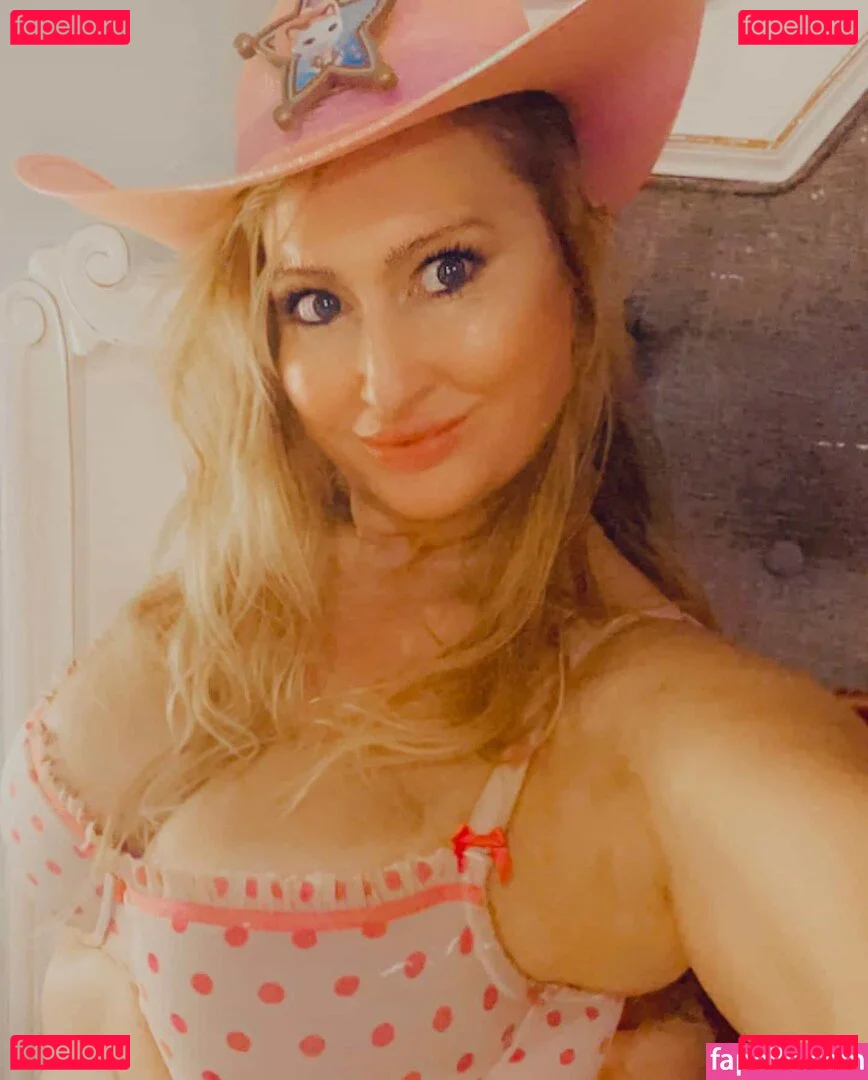 nikkiebigtits Onlyfans Photo Gallery 