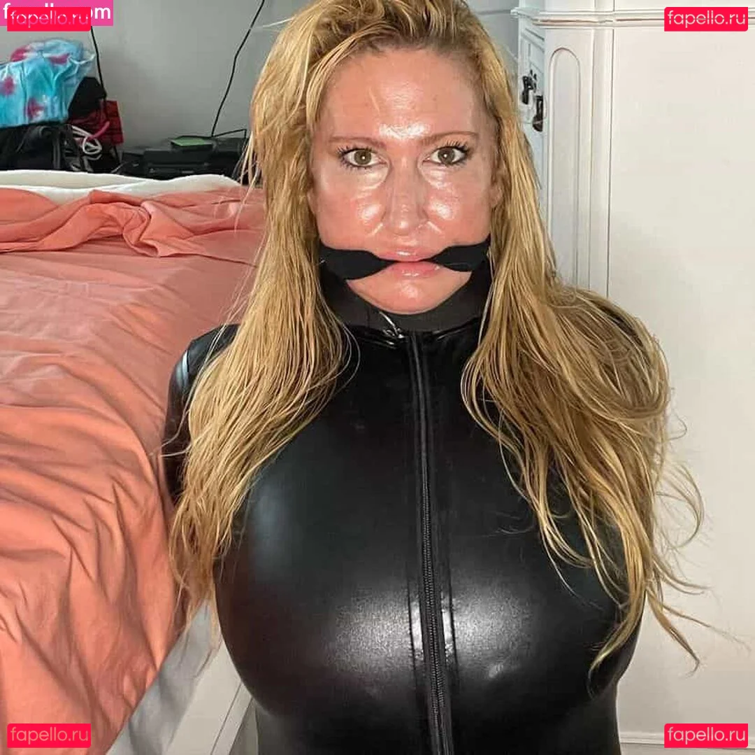 nikkiebigtits Onlyfans Photo Gallery 