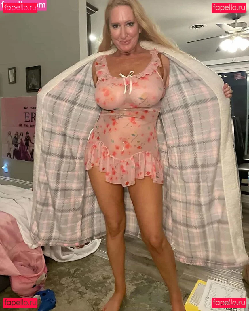 nikkiebigtits Onlyfans Photo Gallery 