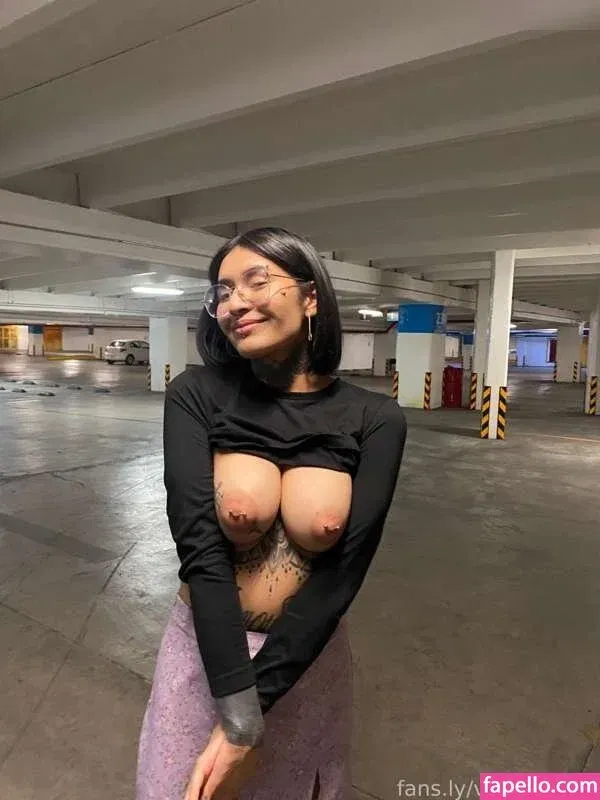 viankasoles Onlyfans Photo Gallery 