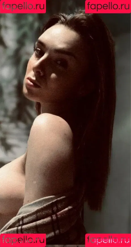 Elsa Jay Onlyfans Photo Gallery 