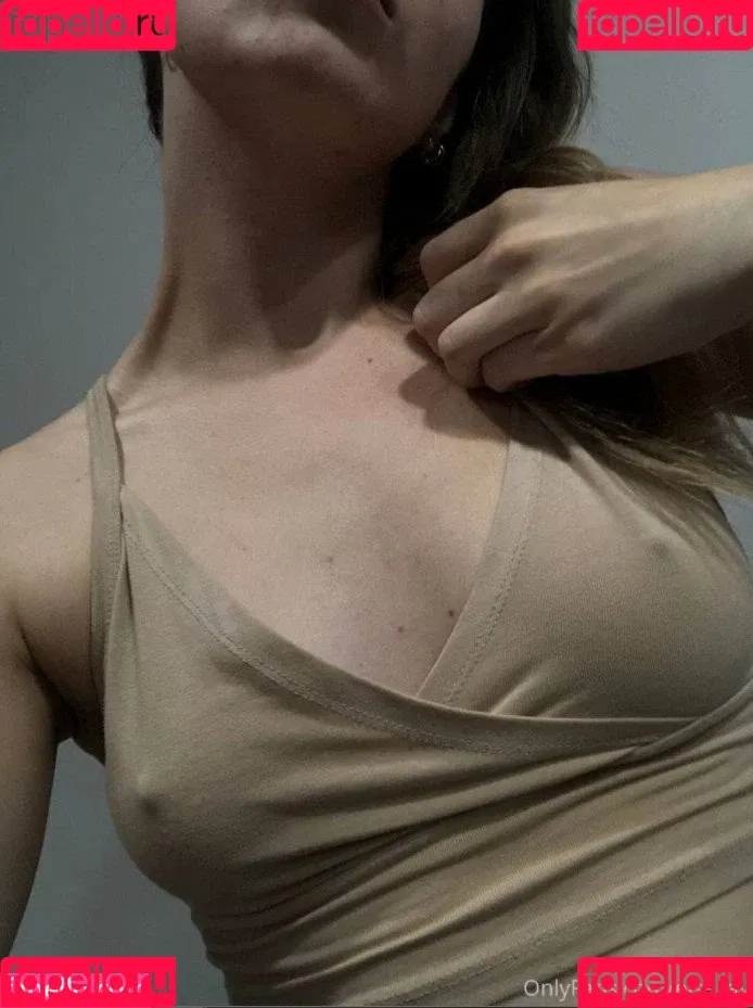 Elsa Jay Onlyfans Photo Gallery 
