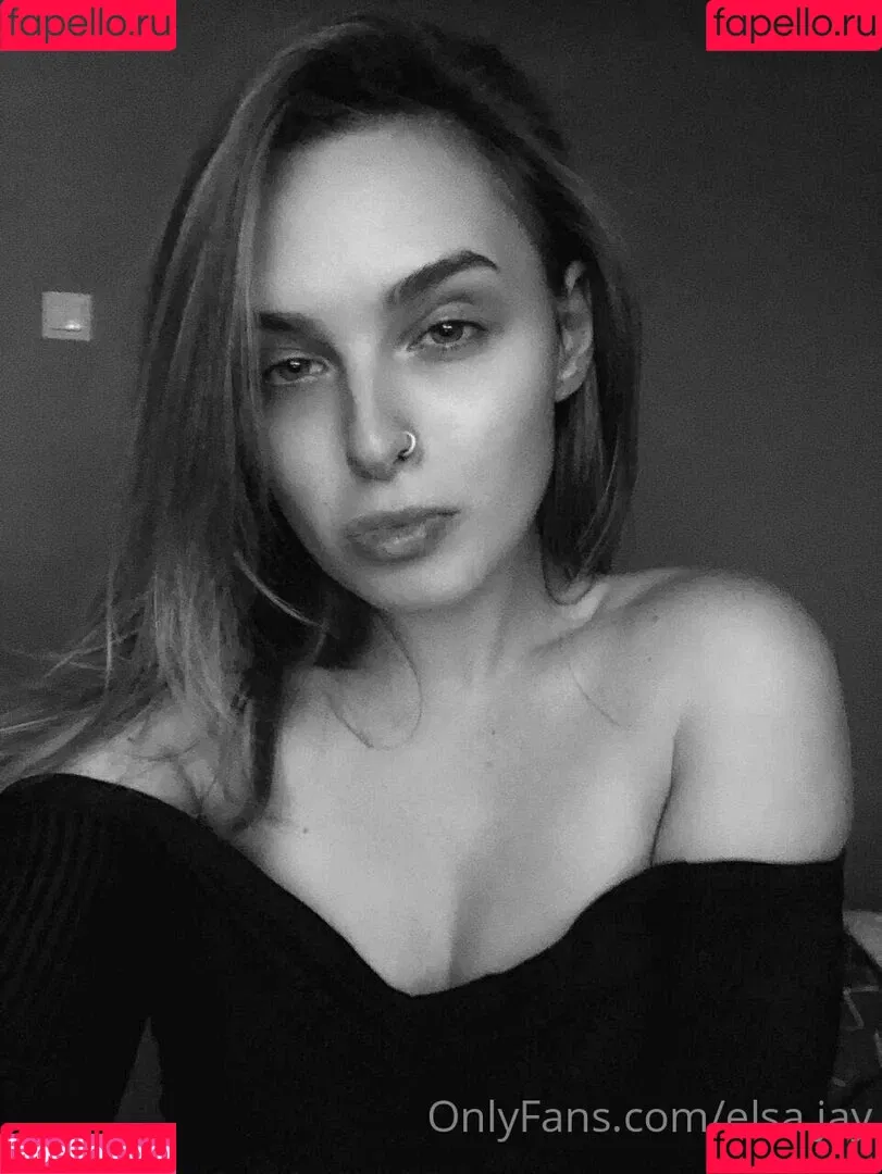 Elsa Jay Onlyfans Photo Gallery 
