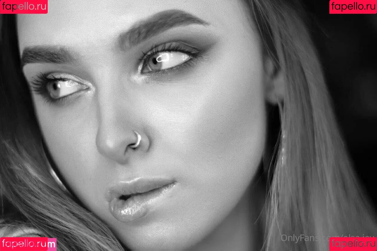Elsa Jay Onlyfans Photo Gallery 