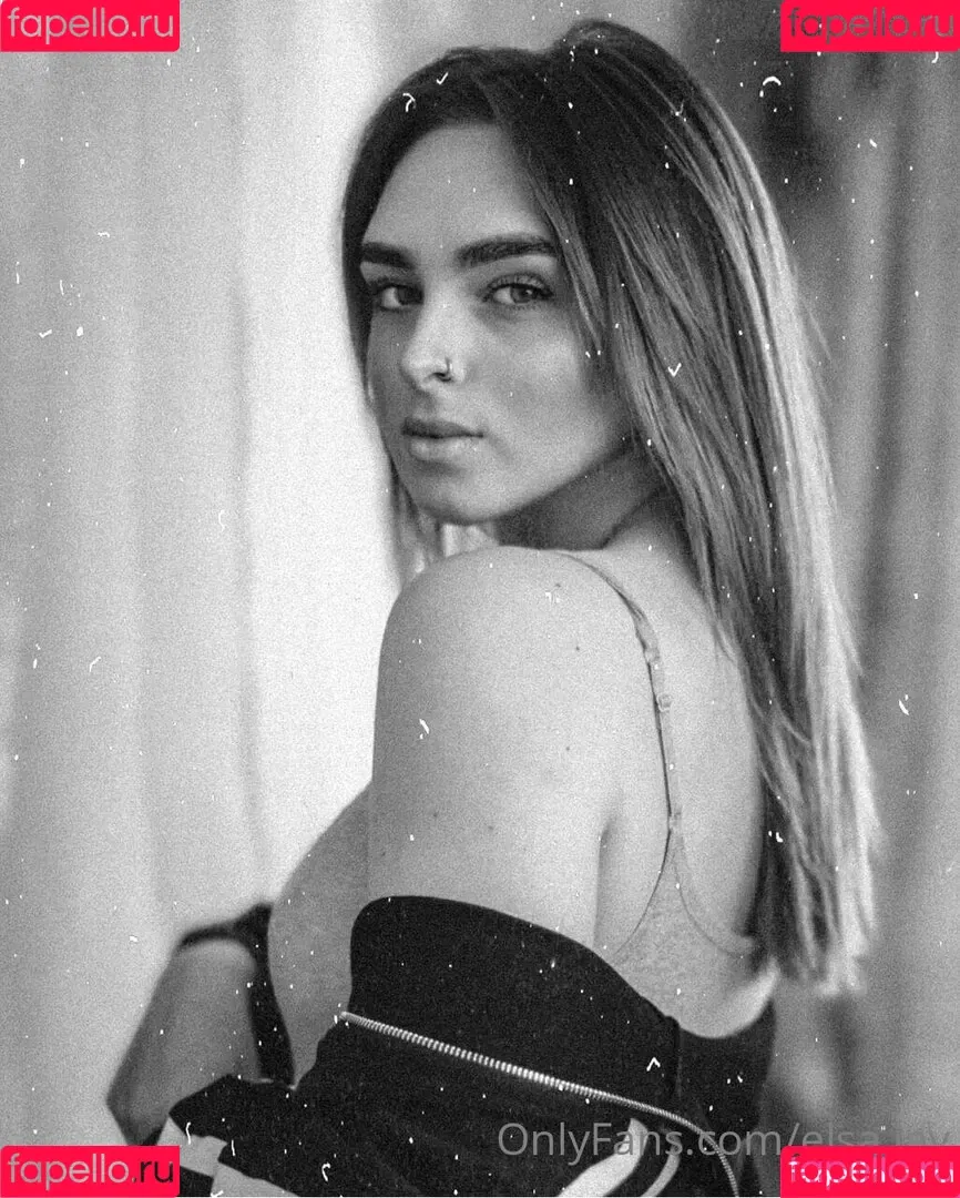 Elsa Jay Onlyfans Photo Gallery 
