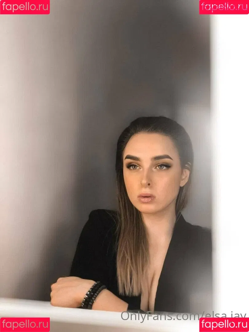 Elsa Jay Onlyfans Photo Gallery 