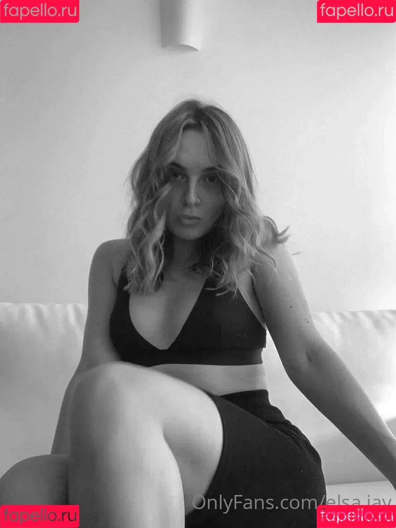 Elsa Jay Onlyfans Photo Gallery 