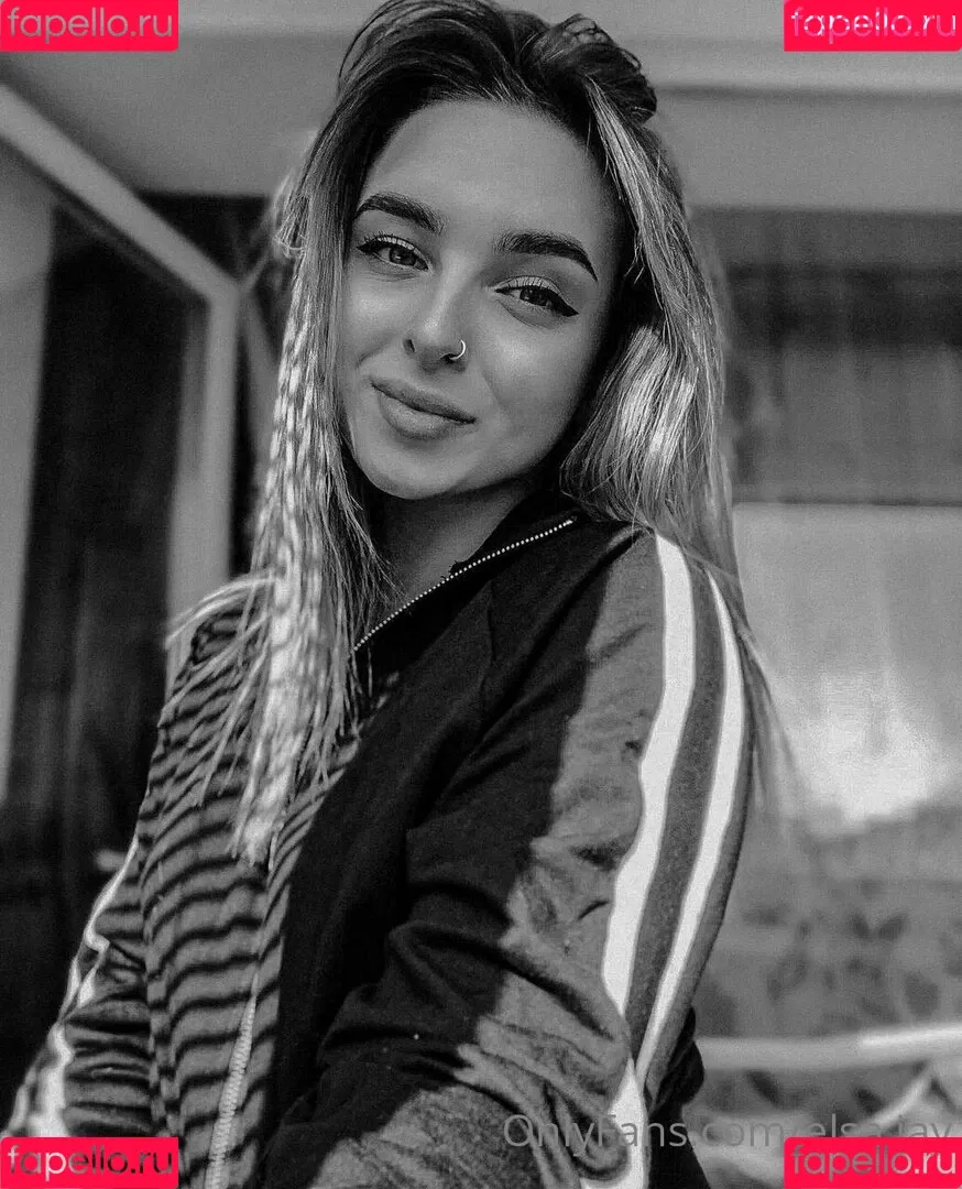 Elsa Jay Onlyfans Photo Gallery 