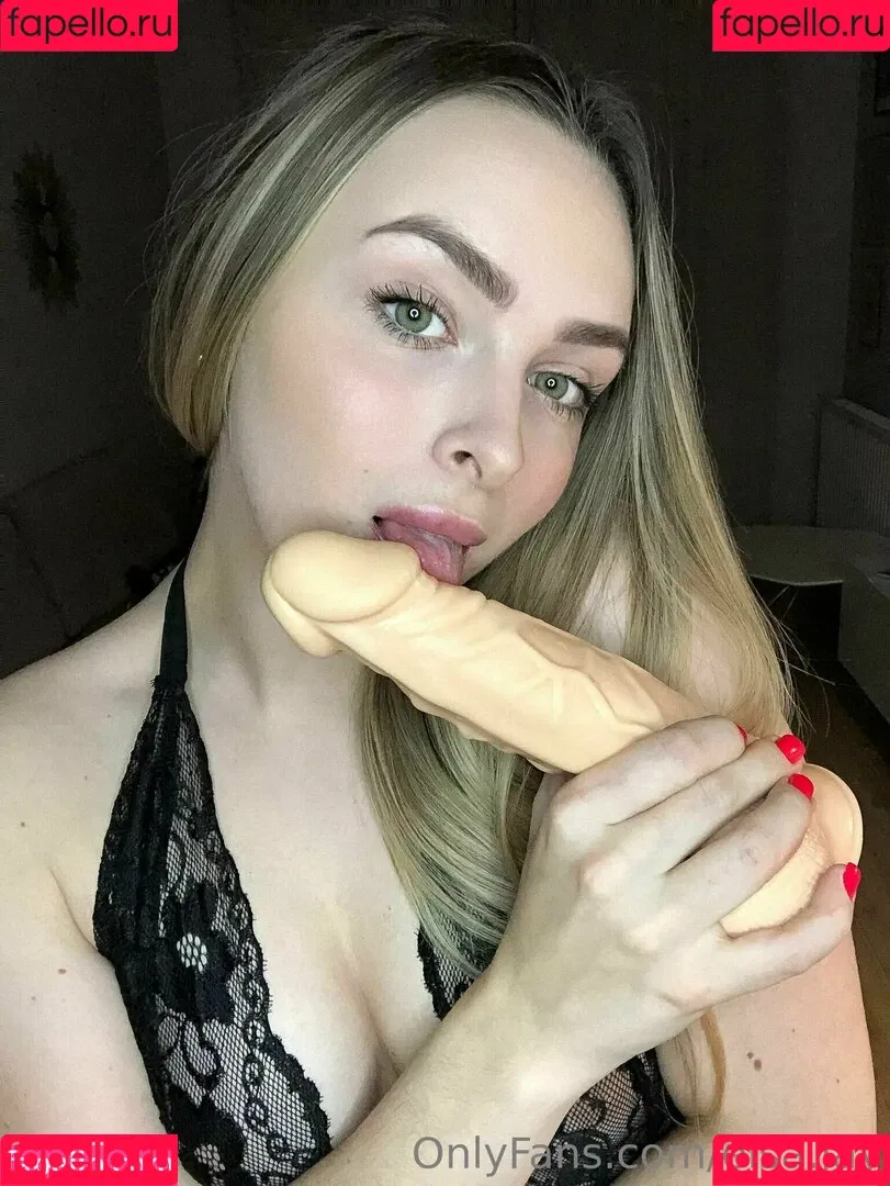 Elsa Jay Onlyfans Photo Gallery 
