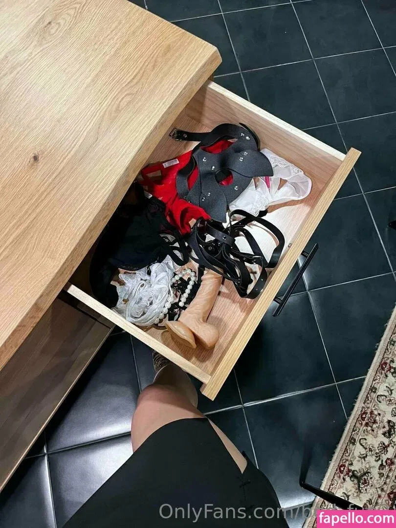 novelcompleteness Onlyfans Photo Gallery 