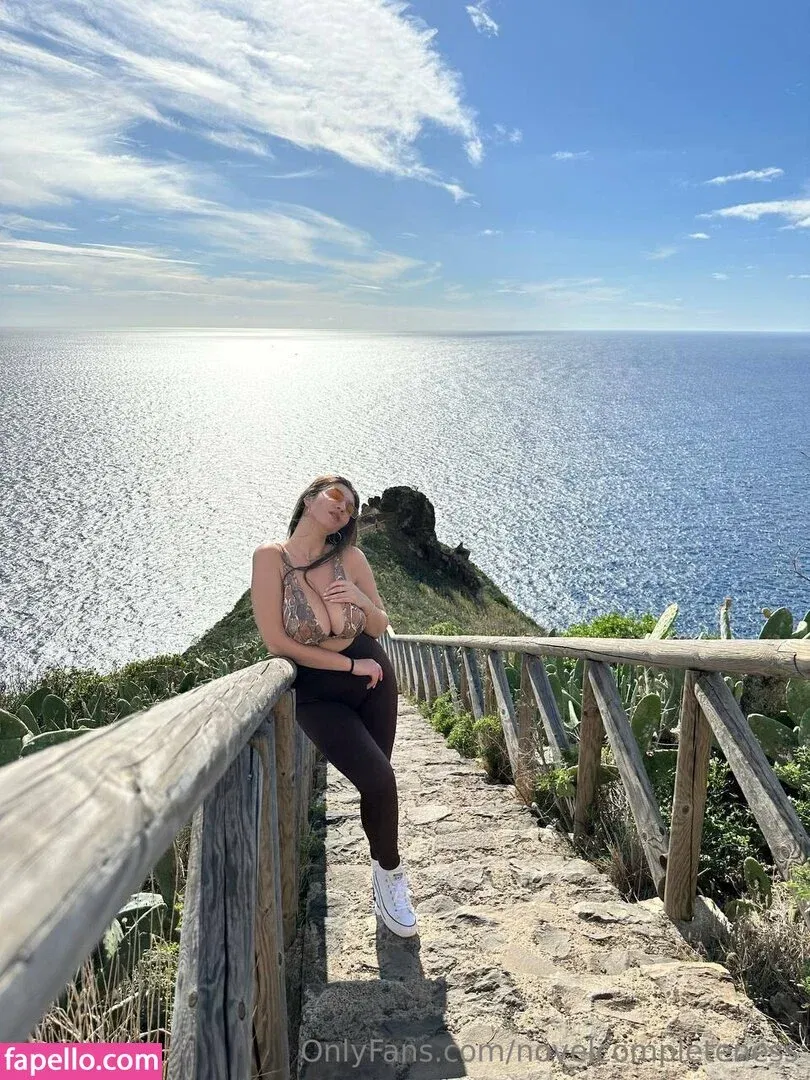 novelcompleteness Onlyfans Photo Gallery 