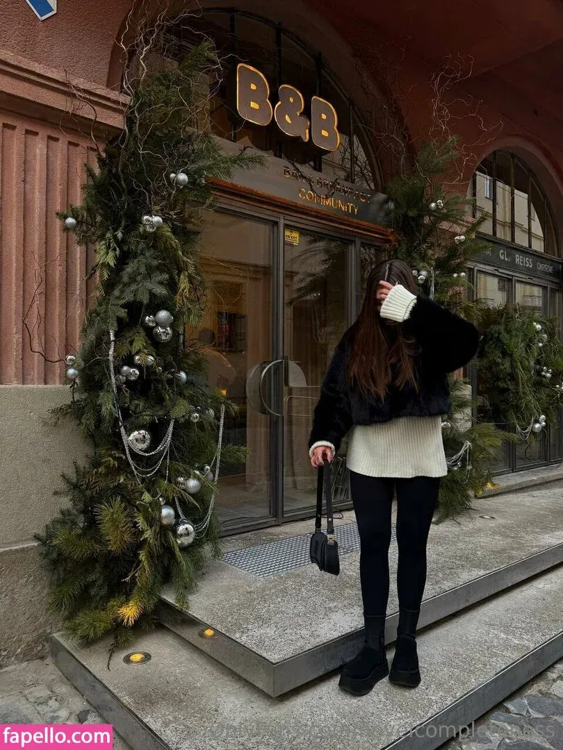 novelcompleteness Onlyfans Photo Gallery 