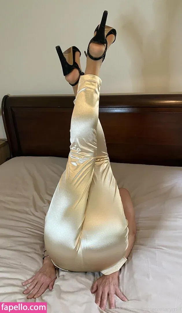 secretaryanna Onlyfans Photo Gallery 