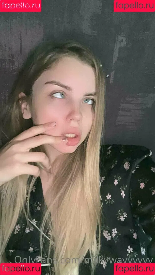 flora_belll Onlyfans Photo Gallery 