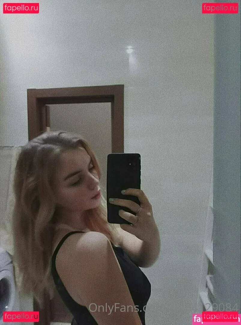 flora_belll Onlyfans Photo Gallery 