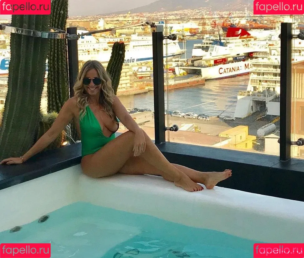 Elena Mici Onlyfans Photo Gallery 