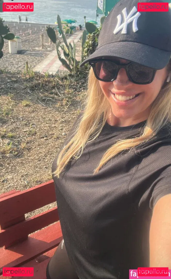 Elena Mici Onlyfans Photo Gallery 