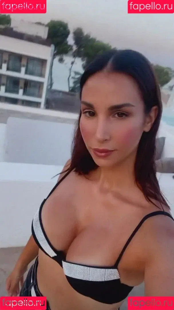 Sila Sahin Onlyfans Photo Gallery 