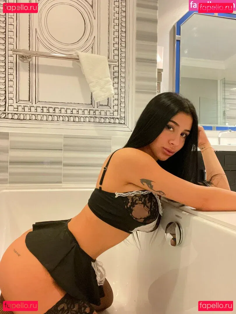 Reina Cosmo Onlyfans Photo Gallery 