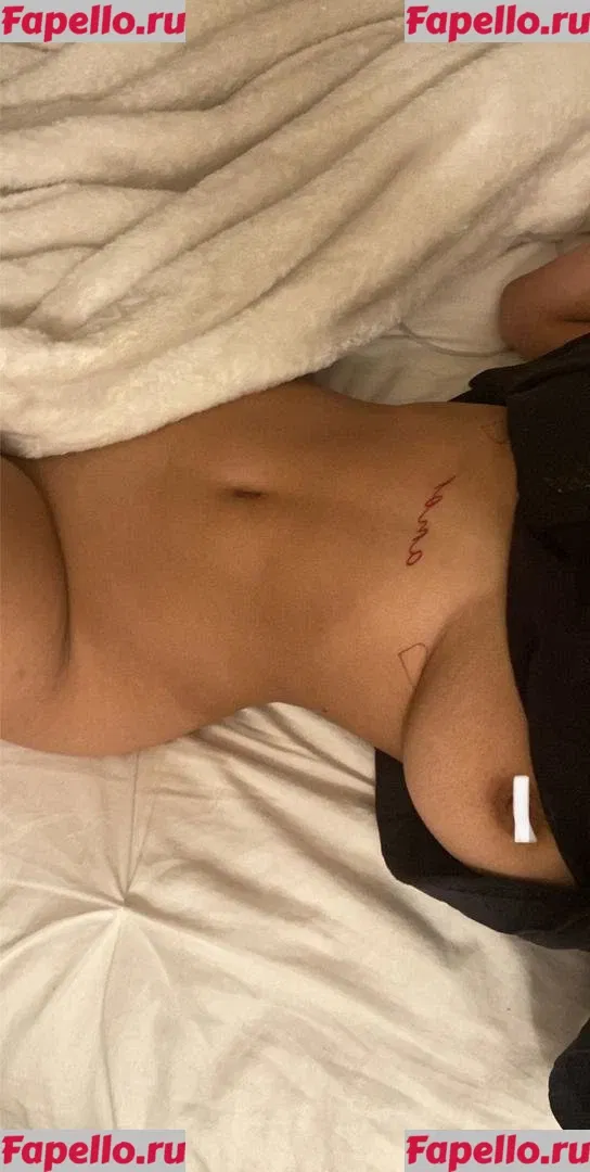 uhhliar Onlyfans Photo Gallery 